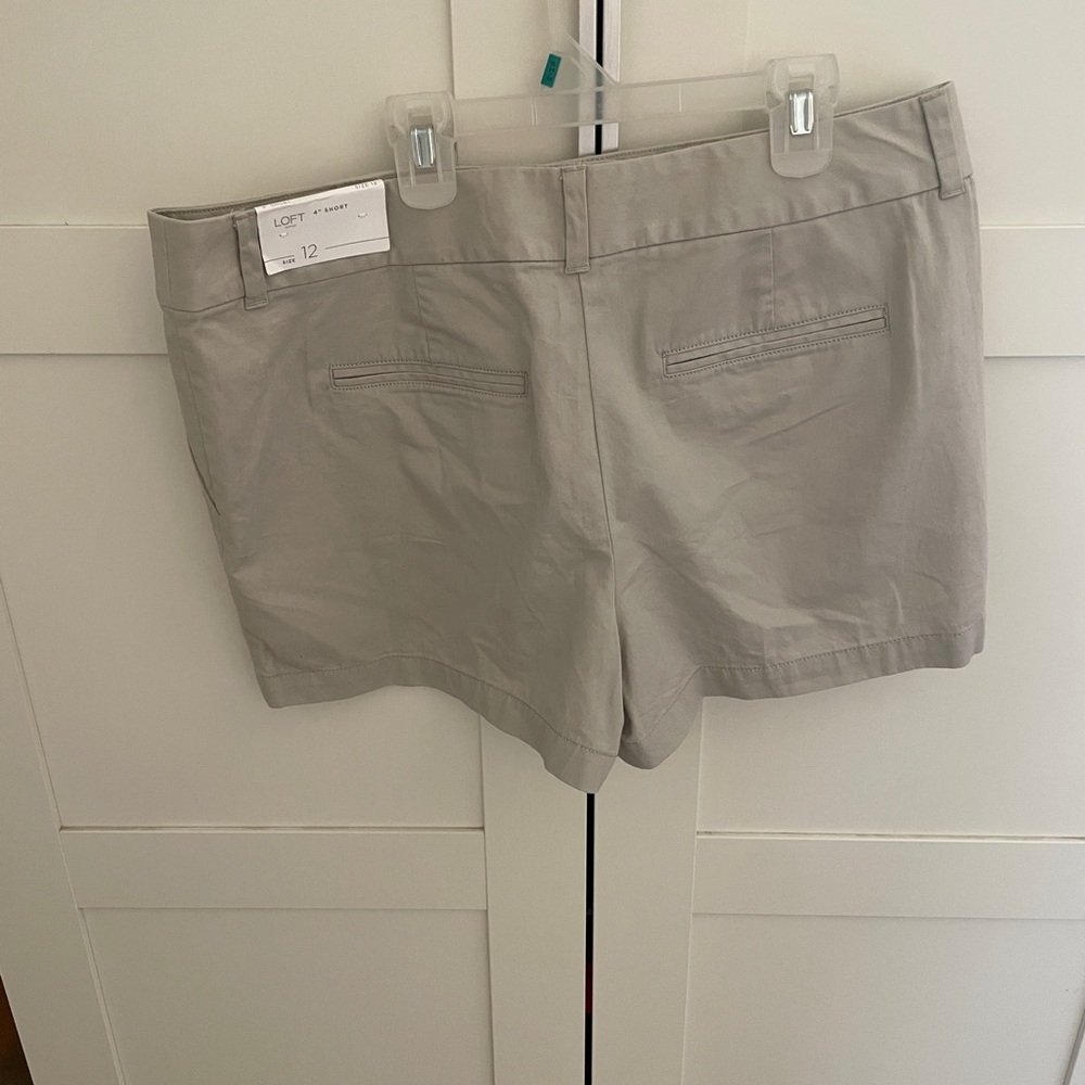 LOFT Women's beige Bermudas